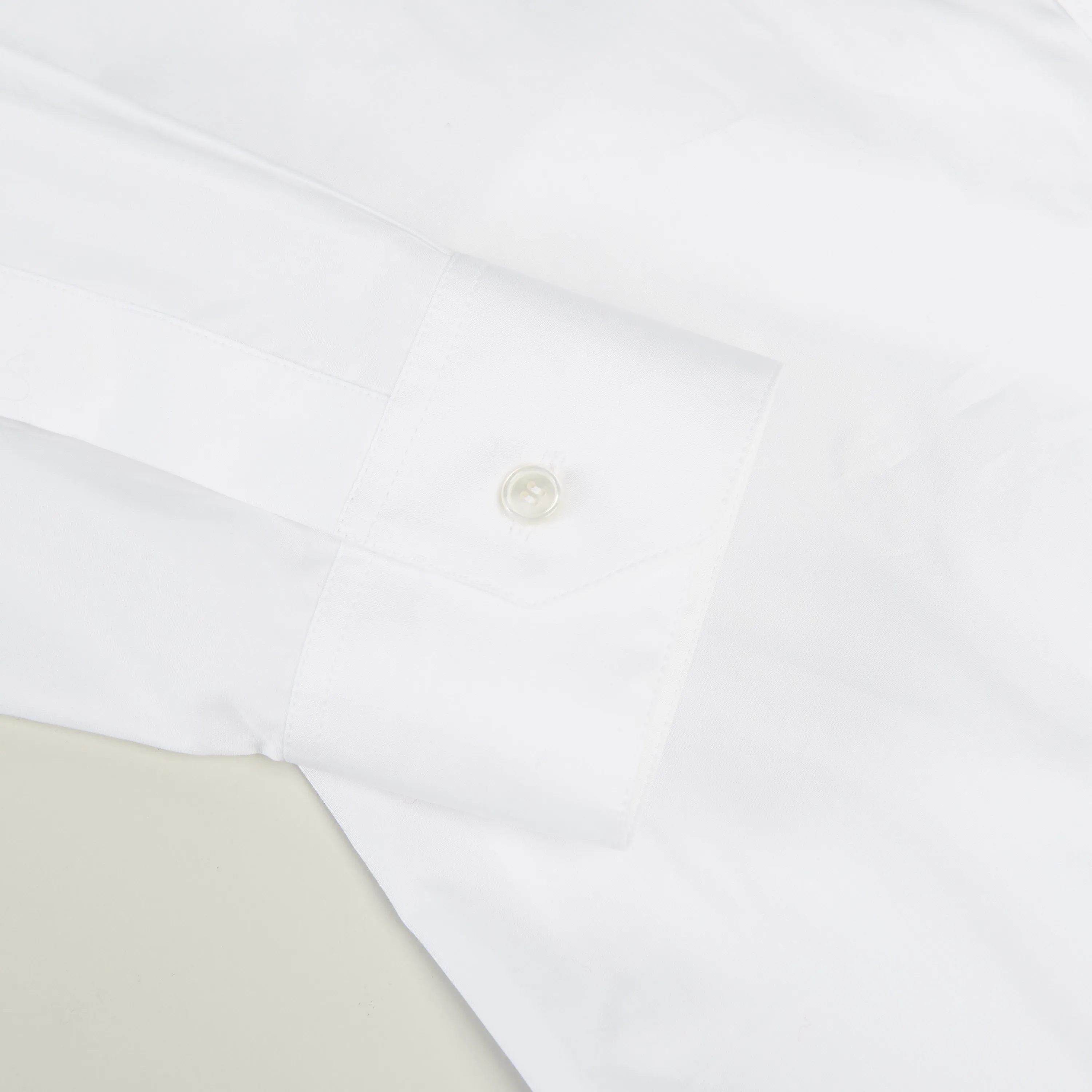 Loose Shirt With Drugstore Collar & Edgestitching In White Cotton Poplin